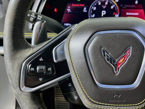 Used 2022 Chevrolet Corvette Stingray Premium Cpe w/ Z51 Performance Package RWD image 18