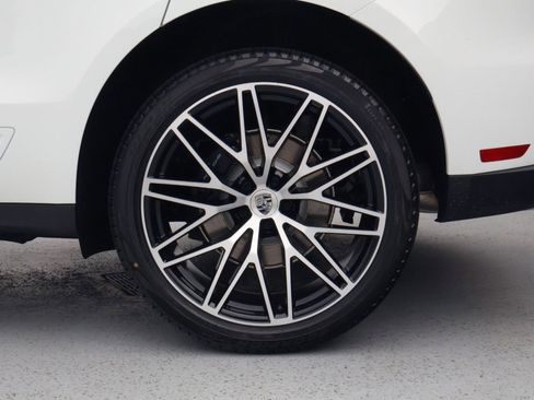 New 2026 Porsche Macan AWD/4WD image 27