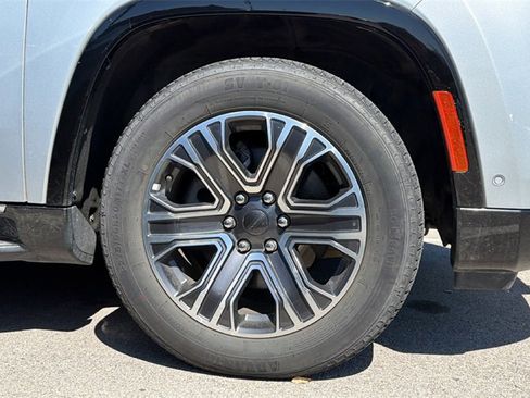 Used 2023 Jeep Wagoneer L Series II image 4