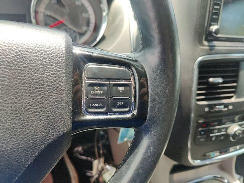 Used 2016 Dodge Grand Caravan SXT FWD image 16