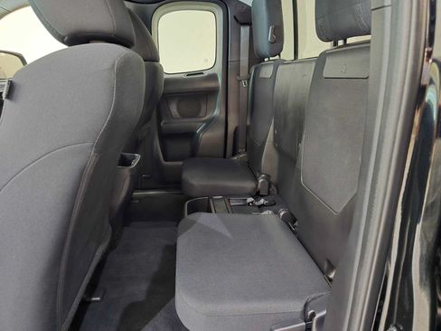 Used 2018 Toyota Tacoma SR5 AWD/4WD image 23