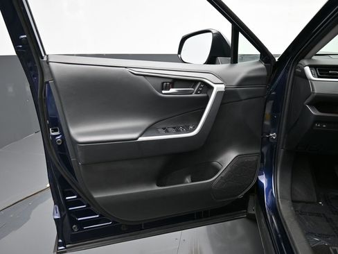 Used 2023 Toyota RAV4 Limited image 30