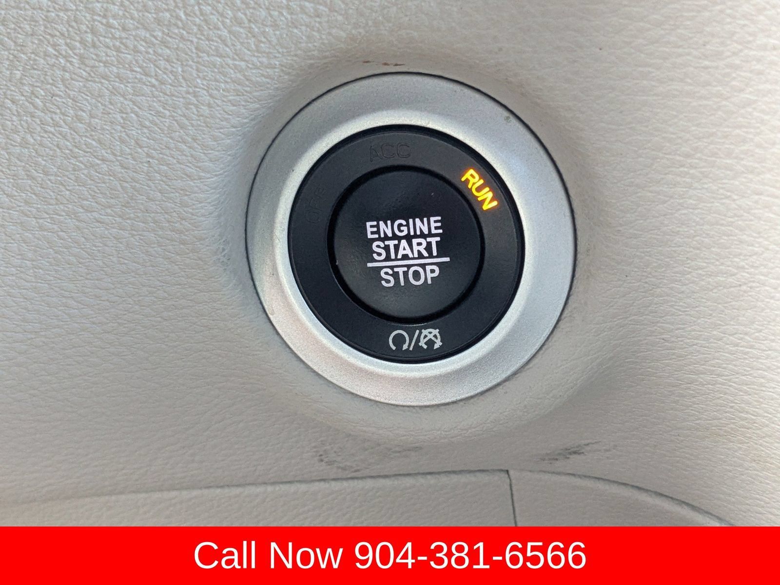 Used 2024 Chrysler Pacifica Limited FWD image 32