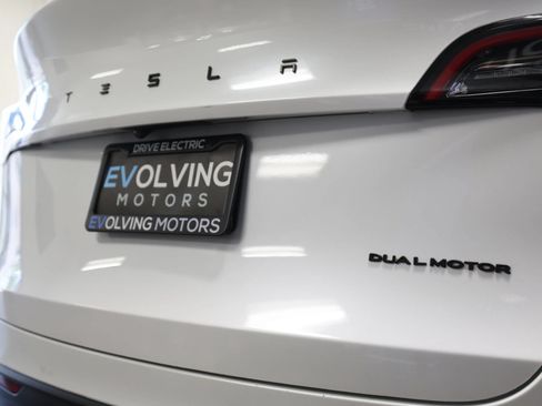 Used 2021 Tesla Model Y Long Range AWD/4WD image 15