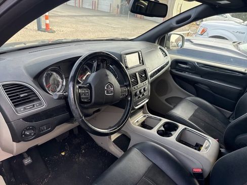 Used 2019 Dodge Grand Caravan SXT image 6