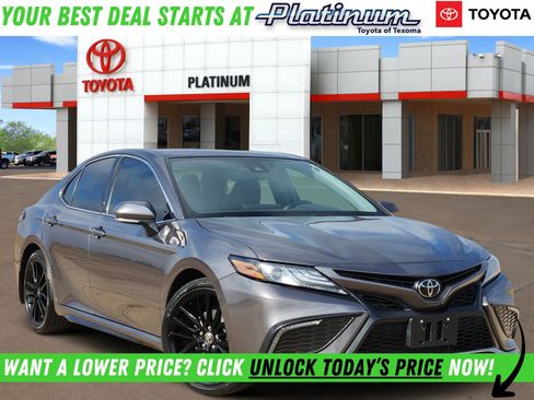 Used 2022 Toyota Camry XSE image 1