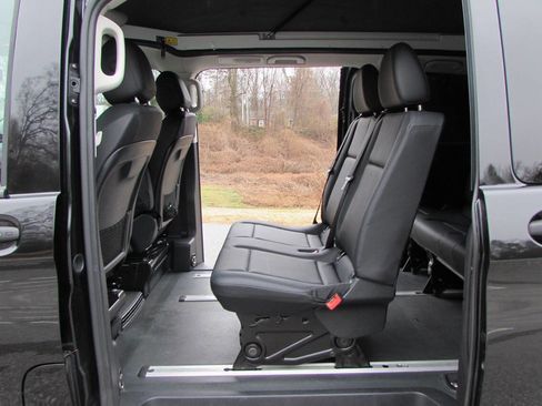 Used 2018 Mercedes-Benz Metris Passenger image 33