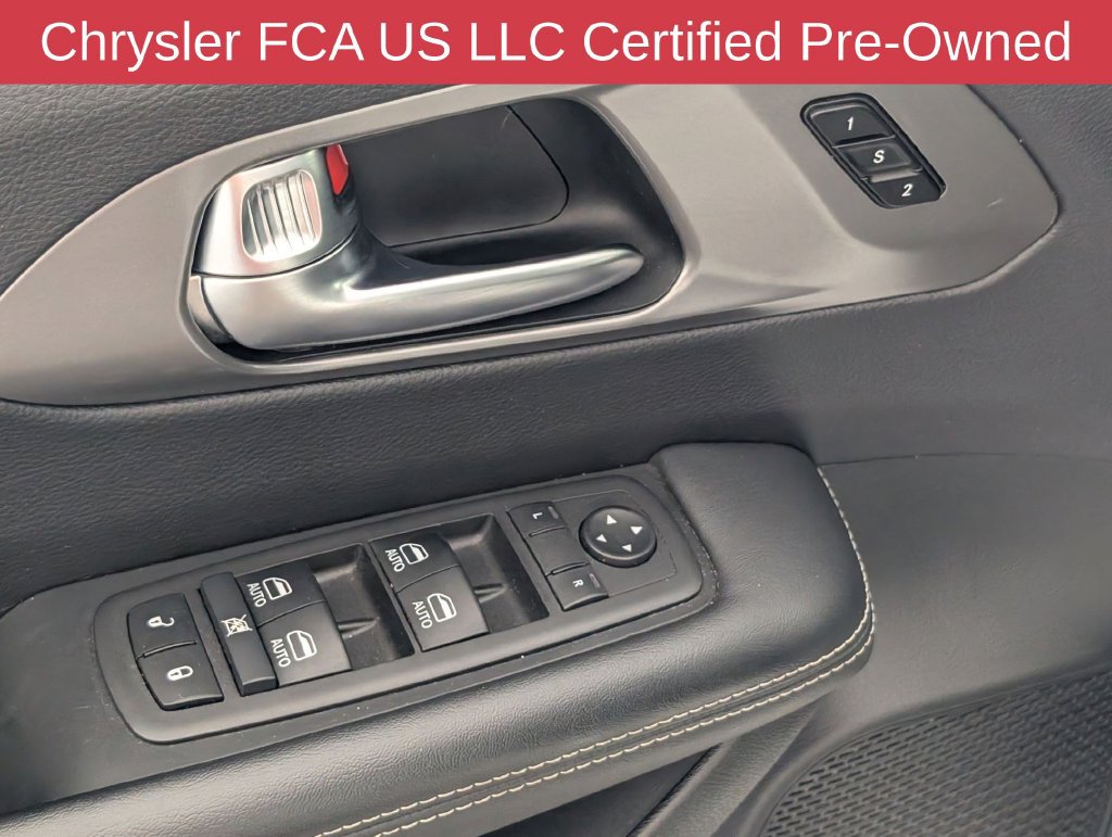 Used 2025 Chrysler Pacifica Select FWD image 15