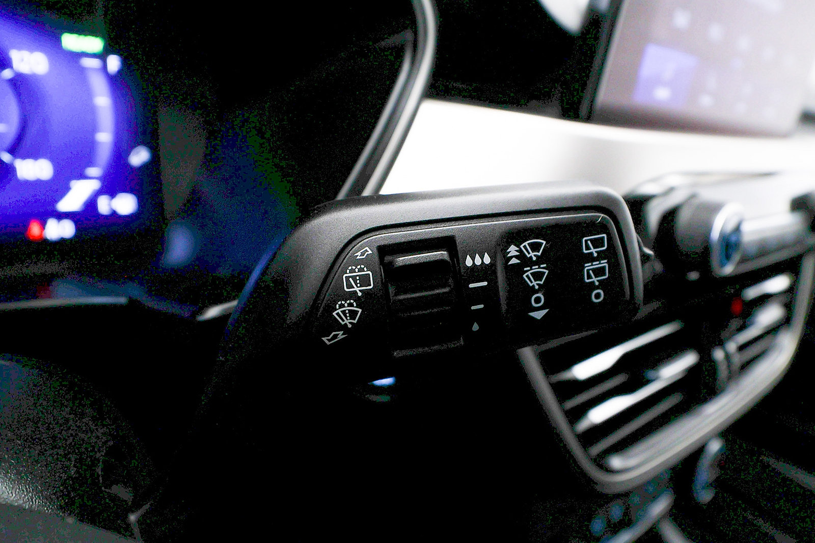 Used 2020 Ford Escape SE Sport AWD/4WD image 30