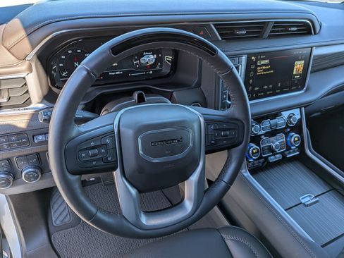 Used 2024 GMC Yukon Denali w/ Denali Reserve Package image 15