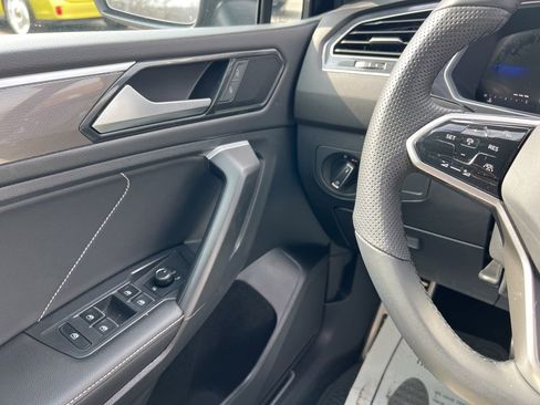 Used 2023 Volkswagen Tiguan SE R-Line image 18