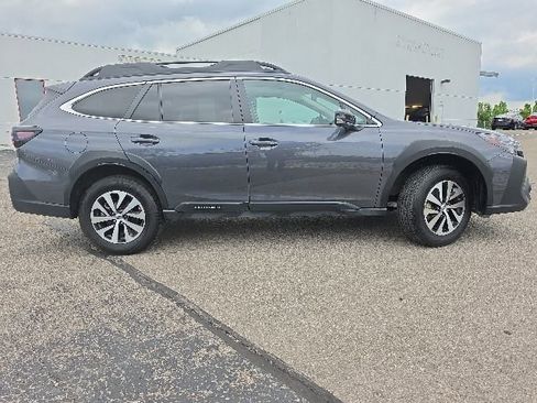 Certified 2025 Subaru Outback Premium AWD/4WD image 3