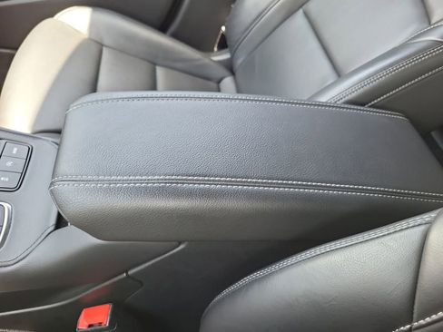 Used 2024 Cadillac XT4 Premium Luxury image 21