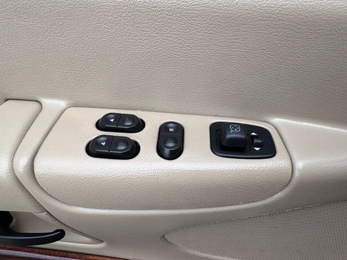 Used 2006 Ford E-150 and Econoline 150 RWD image 21
