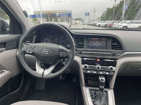 Used 2020 Hyundai Elantra SEL FWD image 14