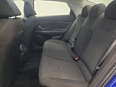 Used 2025 Hyundai Elantra SE FWD image 18
