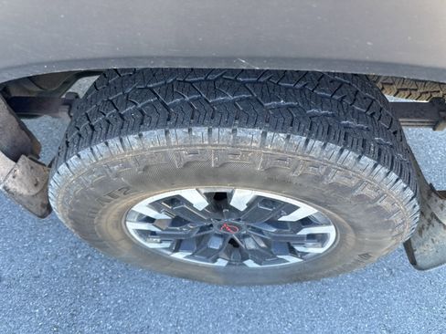 Used 2024 Nissan Frontier PRO-4X w/ Technology Package image 9