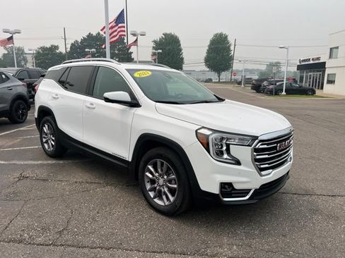 Used 2023 GMC Terrain SLT w/ Infotainment Package II AWD/4WD image 3