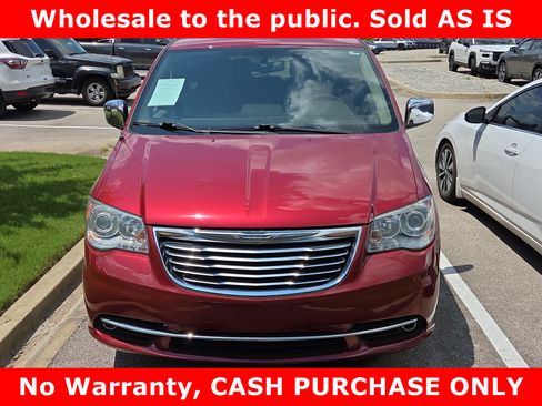 Used 2015 Chrysler Town & Country Limited Platinum FWD image 3