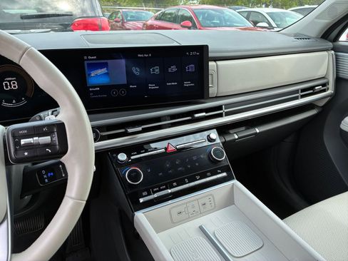 Used 2025 Hyundai Santa Fe SEL AWD/4WD image 17