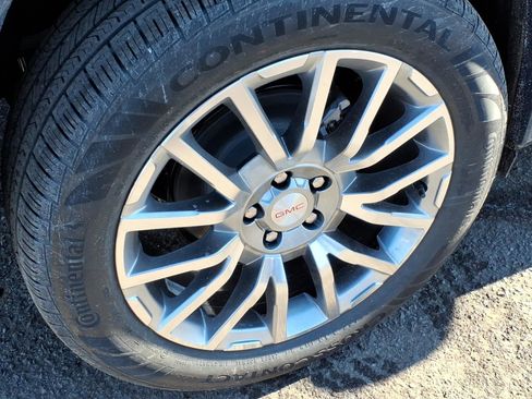 New 2026 GMC Terrain Denali w/ LPO, Black Badging Package image 5