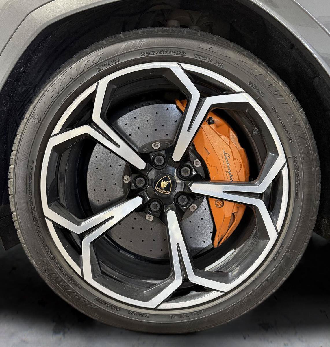 Used 2021 Lamborghini Urus AWD/4WD image 28