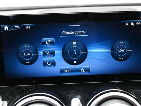 Used 2024 Mercedes-Benz GLB 250 image 33