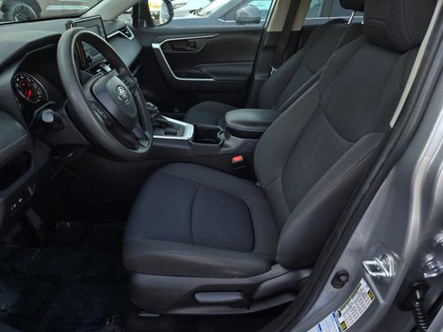 Used 2022 Toyota RAV4 LE AWD/4WD image 15