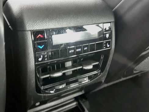 Used 2023 Jeep Grand Cherokee L Limited w/ Luxury Tech Group II AWD/4WD image 28