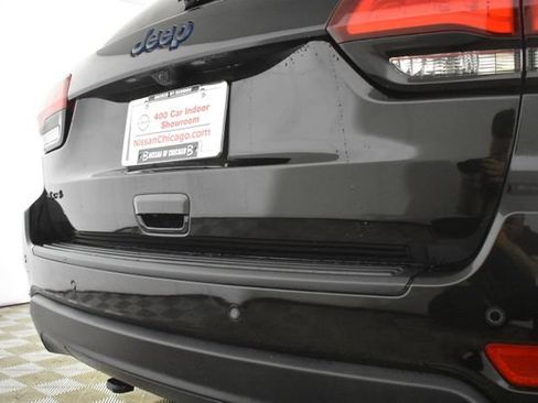 Used 2018 Jeep Grand Cherokee Laredo AWD/4WD image 40