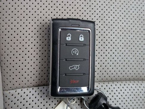 Used 2024 Jeep Wagoneer L Series II RWD image 31
