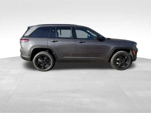 New 2025 Jeep Grand Cherokee Limited w/ Black Appearance Package image 8