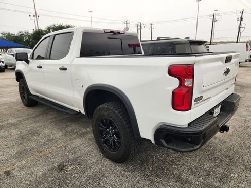 Used 2023 Chevrolet Silverado 1500 ZR2 w/ Technology Package AWD/4WD image 4