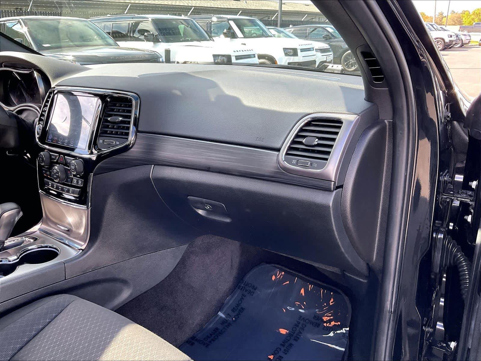 Used 2019 Jeep Grand Cherokee Laredo AWD/4WD image 19
