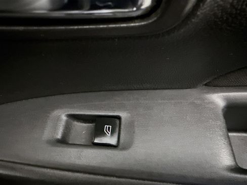 Used 2020 Mitsubishi Outlander ES image 30