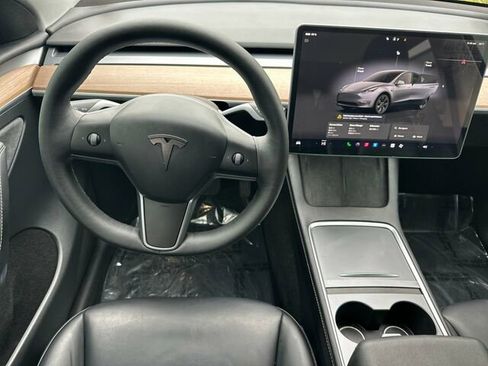 Used 2025 Tesla Model Y Long Range RWD image 17