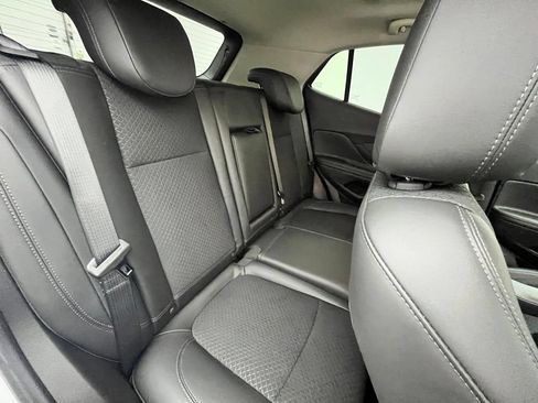 Used 2022 Buick Encore Preferred AWD/4WD image 33