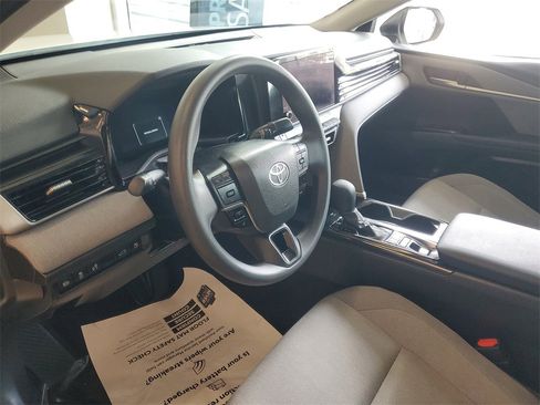 Used 2025 Toyota Camry LE w/ Convenience Package image 15