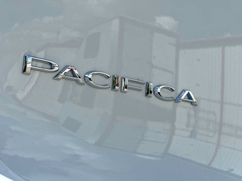 New 2027 Chrysler Pacifica Select FWD image 15