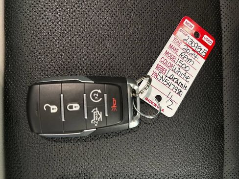 Used 2025 RAM 1500 Laramie w/ Sport Appearance Package AWD/4WD image 30