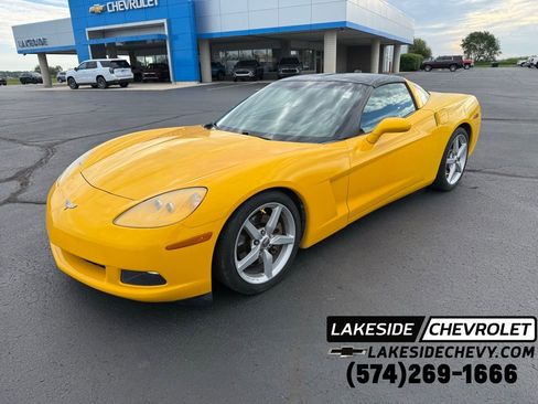 Used 2005 Chevrolet Corvette Coupe w/ Preferred Equipment Group RWD image 1