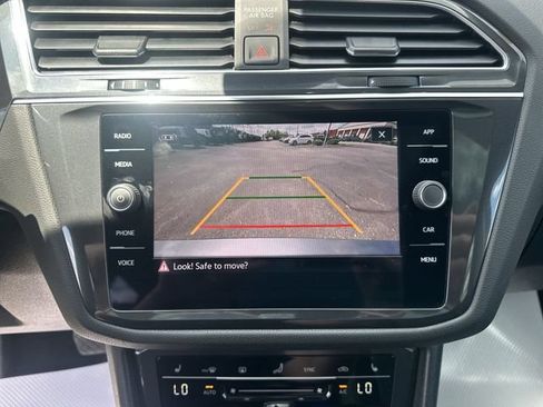 Used 2023 Volkswagen Tiguan SE w/ Panoramic Sunroof Package AWD/4WD image 25