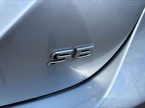 Used 2018 Toyota Camry SE FWD image 9
