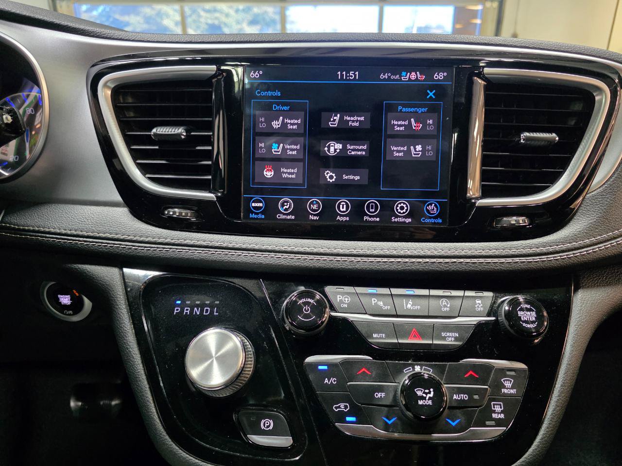Used 2019 Chrysler Pacifica Limited w/ Advanced Safetytec Group FWD image 38