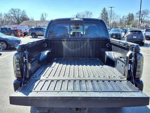 Used 2017 Toyota Tacoma SR5 image 25