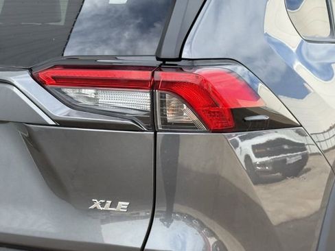 Used 2021 Toyota RAV4 XLE Premium FWD image 7