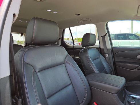 Used 2019 Chevrolet Traverse LT FWD image 16