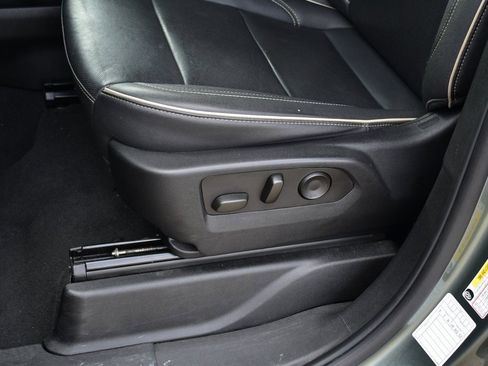 Used 2023 Chevrolet Suburban Premier image 19