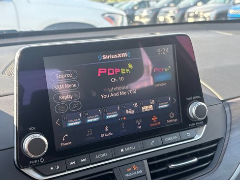 Used 2025 Nissan Altima 2.5 SV FWD image 19