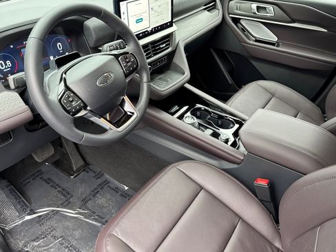 New 2025 Ford Explorer Platinum image 9